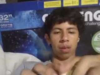 CarlosAlbert02 live cam preview