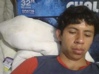 CarlosAlbert02 live cam preview