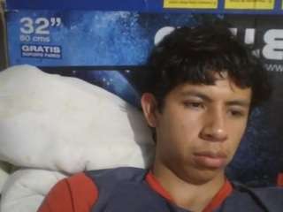 CarlosAlbert02 live cam preview