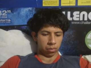 CarlosAlbert02 live cam preview