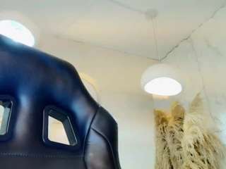 kiara-moon-r's live room