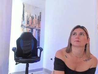 Mia Lens live cam preview