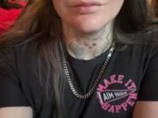 RoyalqueenB69 live cam preview