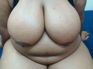 CurvyLolaXX live cam preview