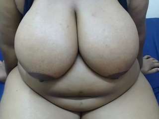 CurvyLolaXX live cam preview