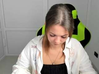EllieCloudie live cam preview