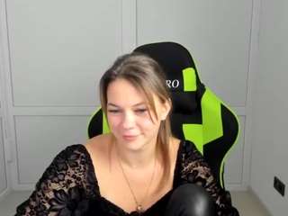 EllieCloudie live cam preview