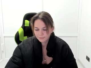 EllieCloudie live cam preview