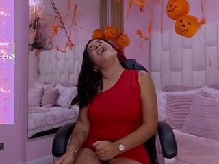 mia-black20