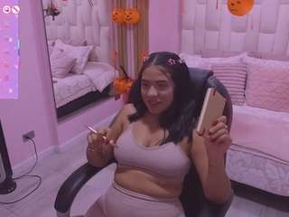 mia-black20