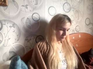 Kira live cam preview