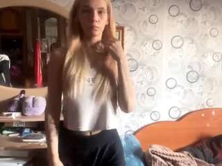 Kira live cam preview