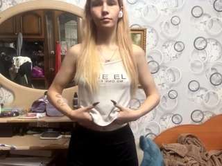 Kira live cam preview