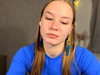 Kira live cam preview
