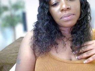 selena42 Live Webcam on CamSoda