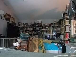 This model is live right now. voyeurcam-bridgetleewalters-02