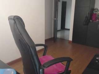 Live webcam model michell-fun23 on Soda Cams