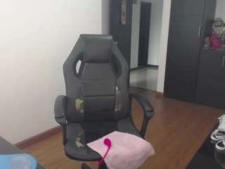 Live webcam model michell-fun23 on Soda Cams