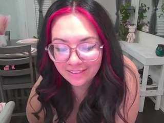 Kinky-kris - Live Cam on CamSoda