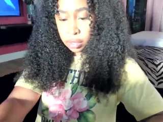 giannalove's CamSoda show and profile