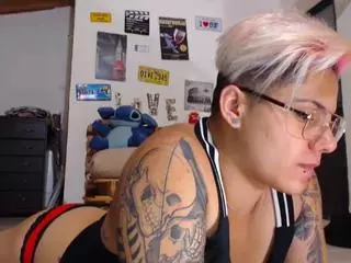 AmandaMorooe's Live Sex Cam Show