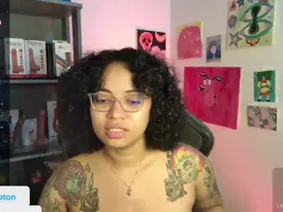 alesyahampton's Live Sex Cam Show