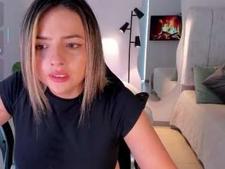 यह मॉडल अभी लाइव है. amywoods