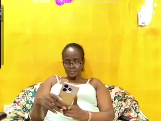 anahiswee's Live Sex Cam Show