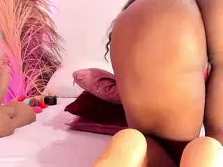 ishyraa's Live Sex Cam Show