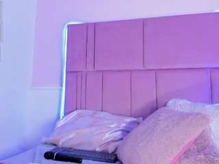 taraslow's CamSoda show and profile