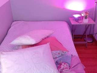 hollyvega's CamSoda show and profile