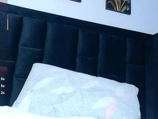 Ce modèle est en direct maintenant. hollyvega