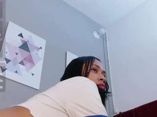 hollyvega live profile