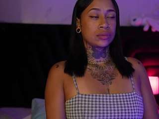 Hollyvega's cam show statistics and live stream