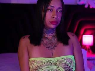 Hollyvega's cam show statistics and live stream