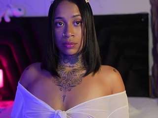 hollyvega