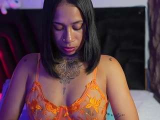 hollyvega