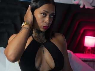 hollyvega