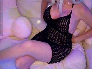 Live webcam model alenacroft on Soda Cams