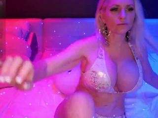 Live webcam model alenacroft on Soda Cams