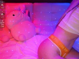 Live webcam model alenacroft on Soda Cams