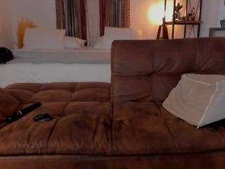 Live webcam model winedams on Soda Cams