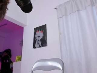 Karolsweet's cam show statistics and live stream