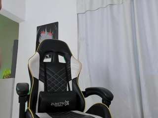 Karolsweet's cam show statistics and live stream