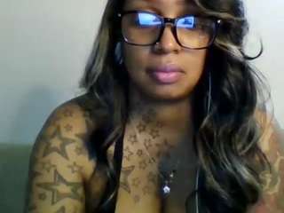 le modèle tammygold est en webcam porno dans un show sur le site camsoda, il possède les tags suivants: anal,ass,wet,toys,tattoos,stockings,squirt,milf,lush,lovense,glasses,fetish,feet,cum,brown-eyes,asshole,curvy,ebony