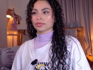 Annamillerr - seasoned streamer for a silly cam show annamillerr from CamSoda