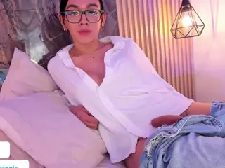 LoudaFord's Live Sex Cam Show