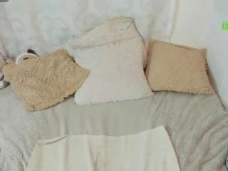 hallestrawberry's CamSoda show and profile