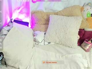 hallestrawberry live cam on CamSoda