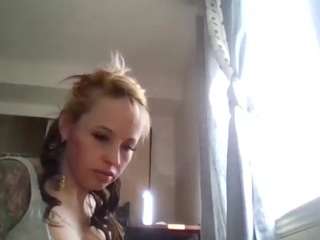 iceewet's CamSoda show and profile